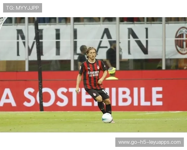 AC米兰锁定“抢断怪物”！葡超新星或成蓝黑军团未来中坚力量