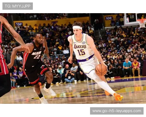 东契奇狂砍三双，湖人主场击败热火取得三连胜，东契奇来湖人